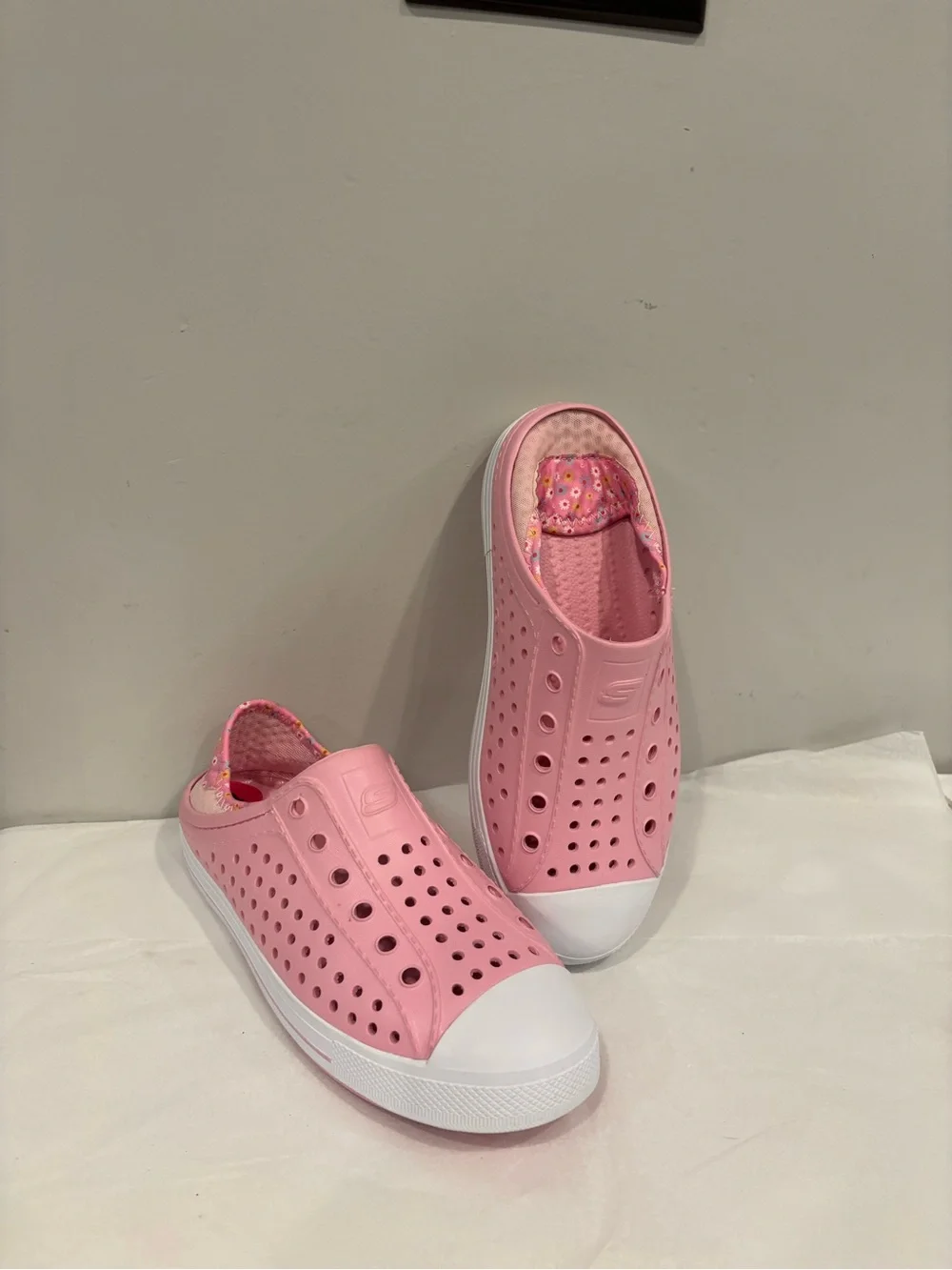 Skechers soft pink